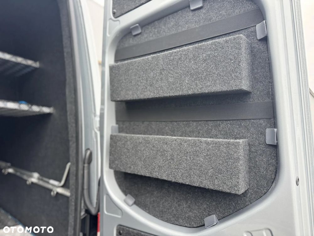 Mercedes-Benz Sprinter - 26