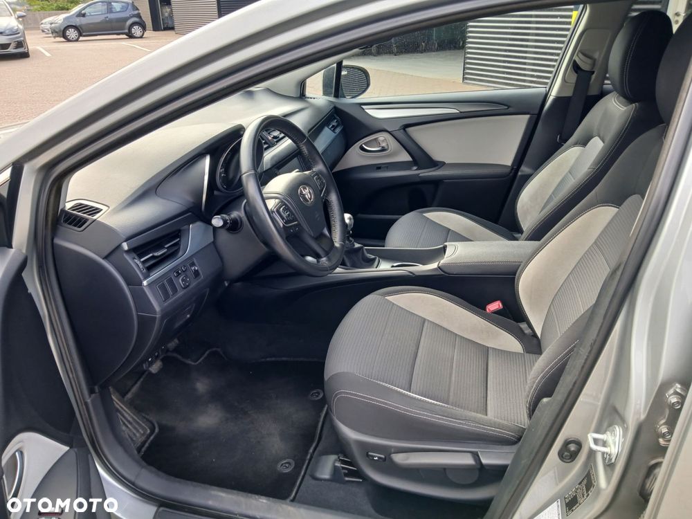 Toyota Avensis Touring Sports 1.8 Executive - 12
