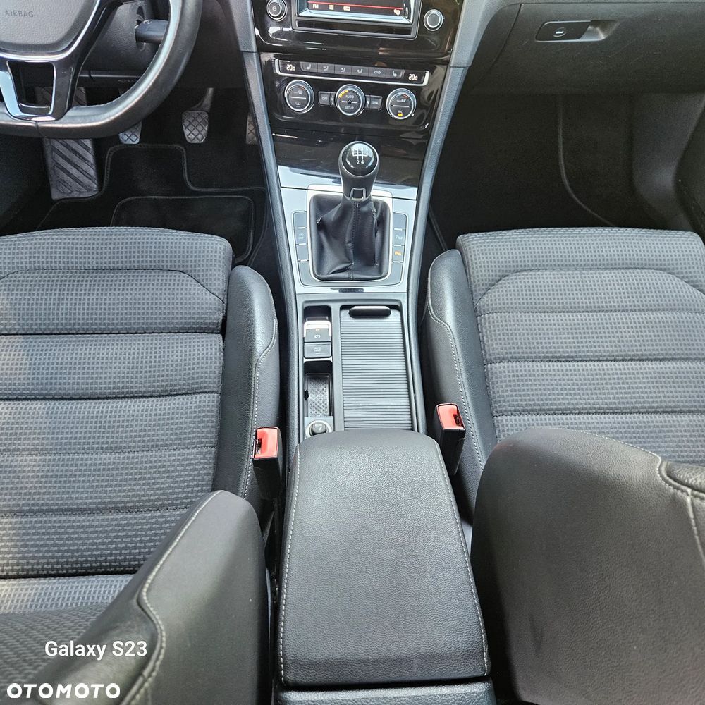 Volkswagen Golf - 20
