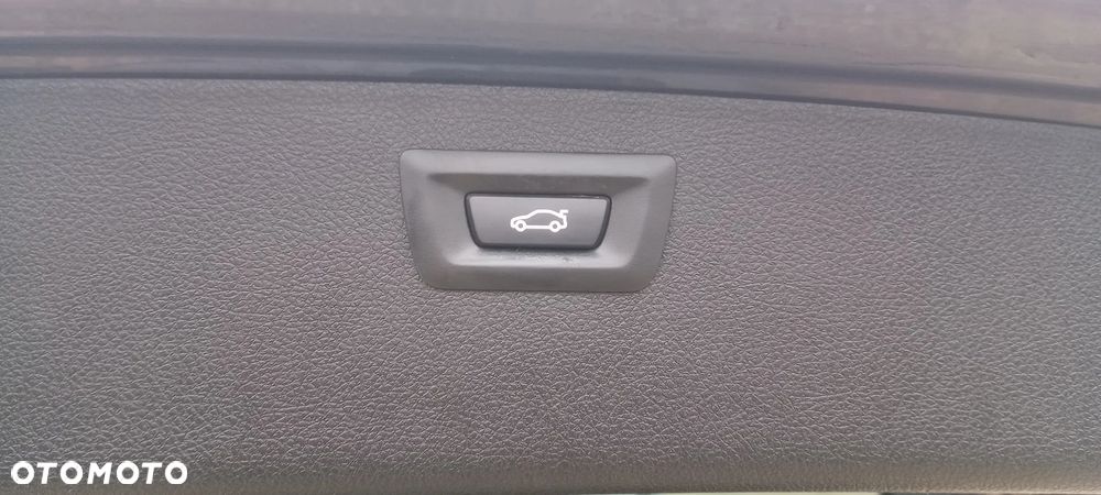 BMW Seria 3 318d DPF Edition Sport - 14