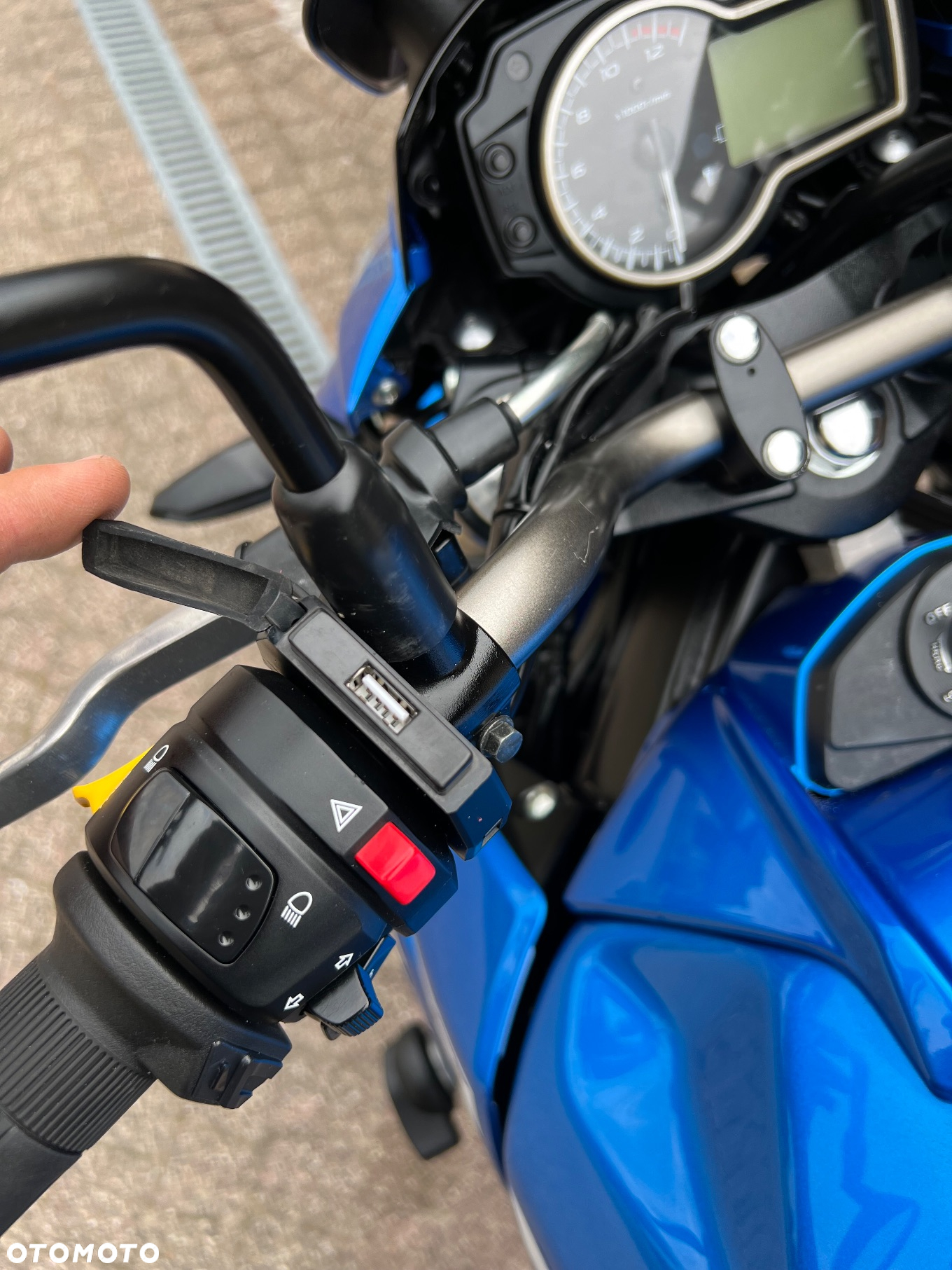 Suzuki GSR - 30