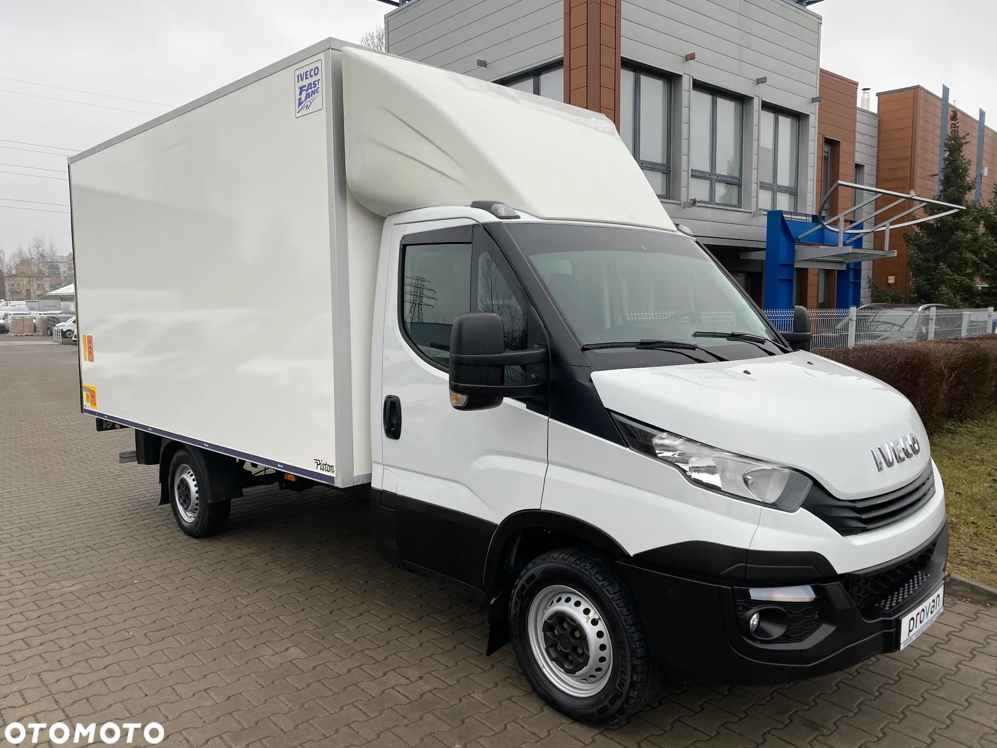 Iveco DAILY 35S16 HI-MATIC KONTENER 8 EUROPALET WINDA ZEPRO - 4
