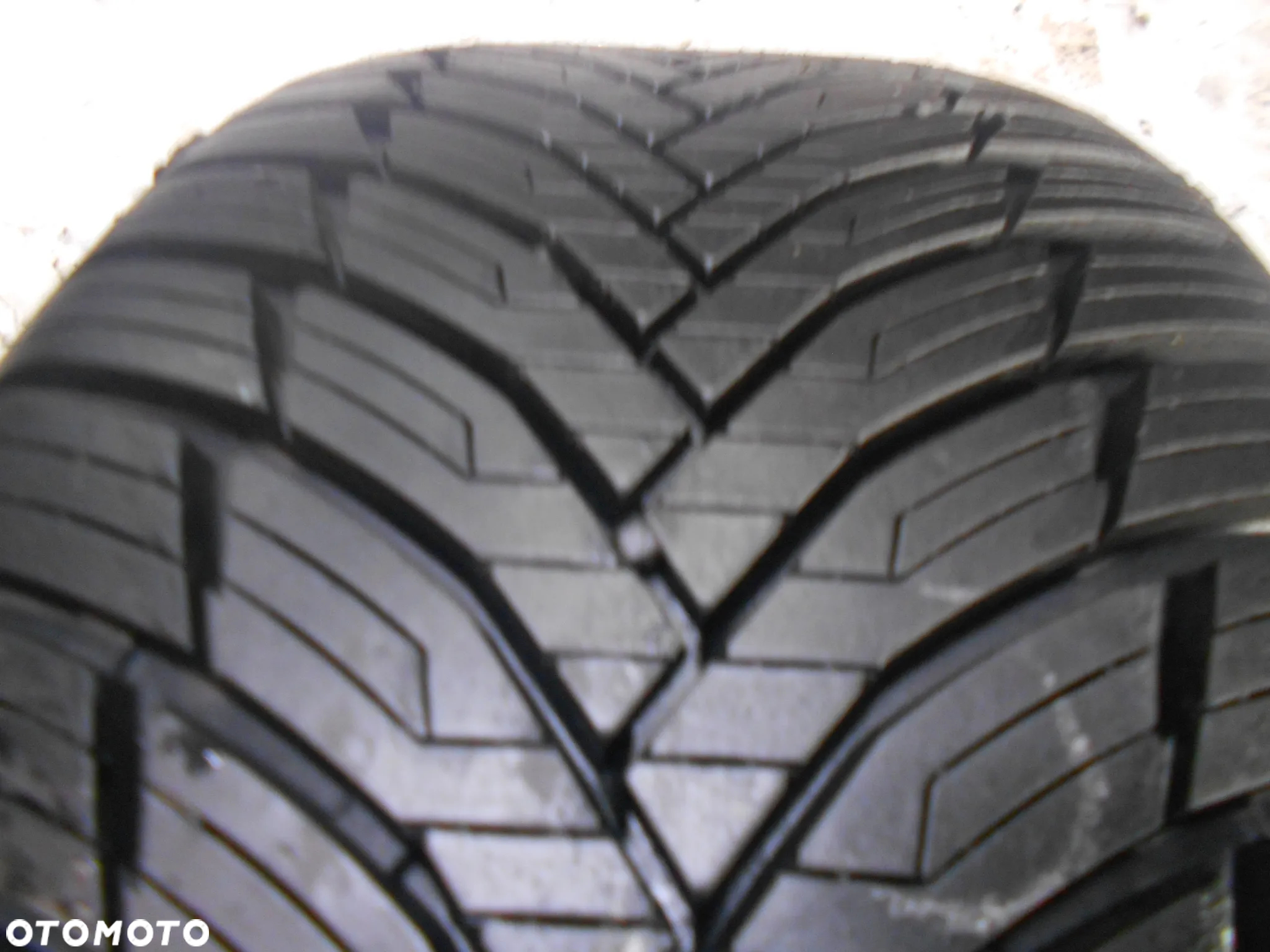 OPONA POJEDYNKA 225/45R17 CEAT 4SEASON DRIVE DOT 1222 8MM - 2