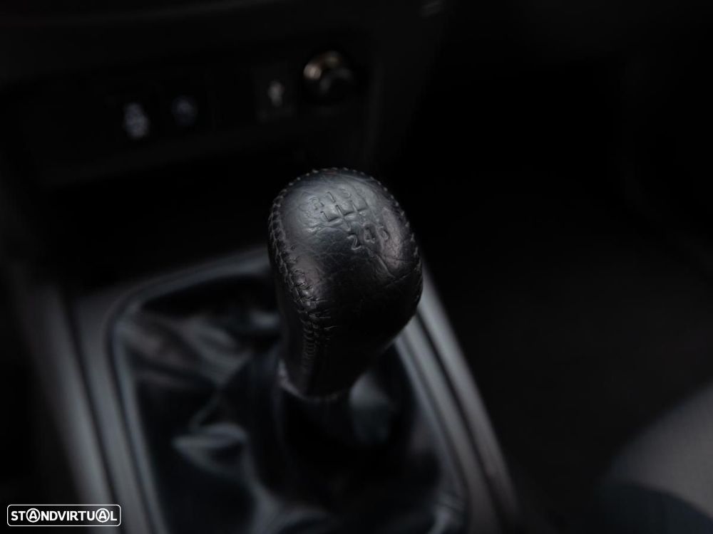 Mitsubishi L200 2.4 DI-D Club Invite 4WD c/IVA - 17