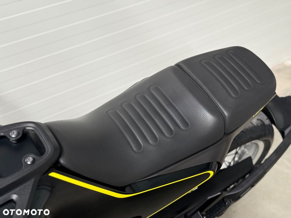 Husqvarna Svartpilen - 29