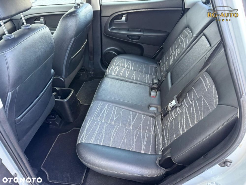 Kia Venga - 36