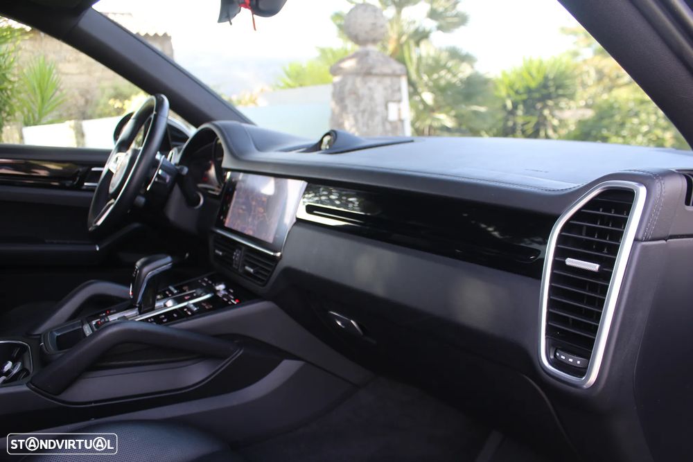Porsche Cayenne Coupé E-Hybrid Platinum Edition - 25