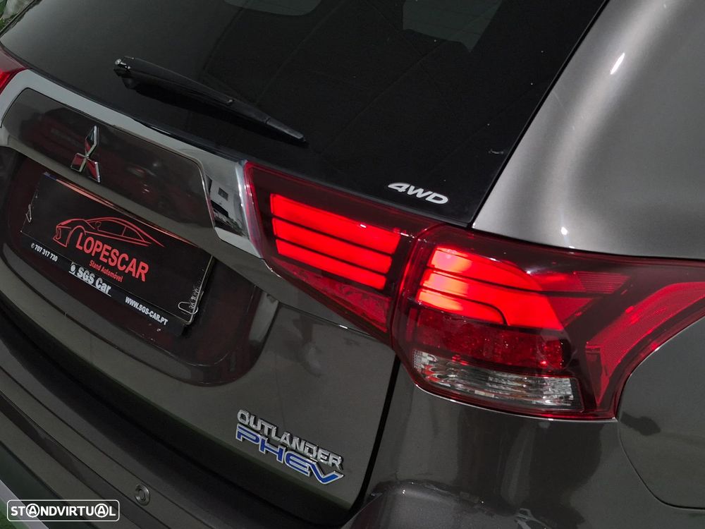Mitsubishi Outlander 2.0 Instyle Navi - 9