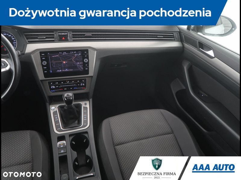 Volkswagen Passat - 9