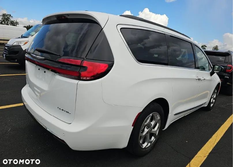 Chrysler Pacifica - 4