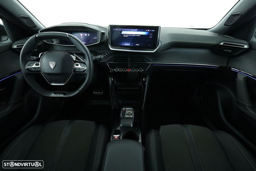 Peugeot 2008 PureTech 130 EAT8 GT - 4