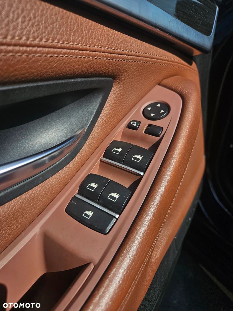 BMW Seria 5 535d xDrive - 17