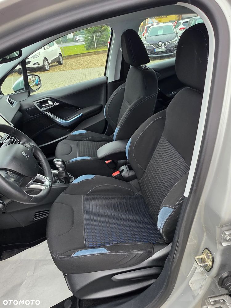 Peugeot 208 - 21