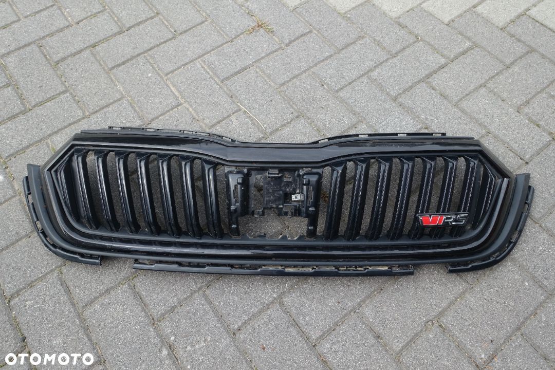 ATRAPA GRILL OCTAVIA IV RS VRS - 1