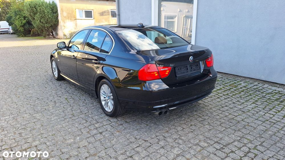 BMW Seria 3 325i Edition Sport - 6