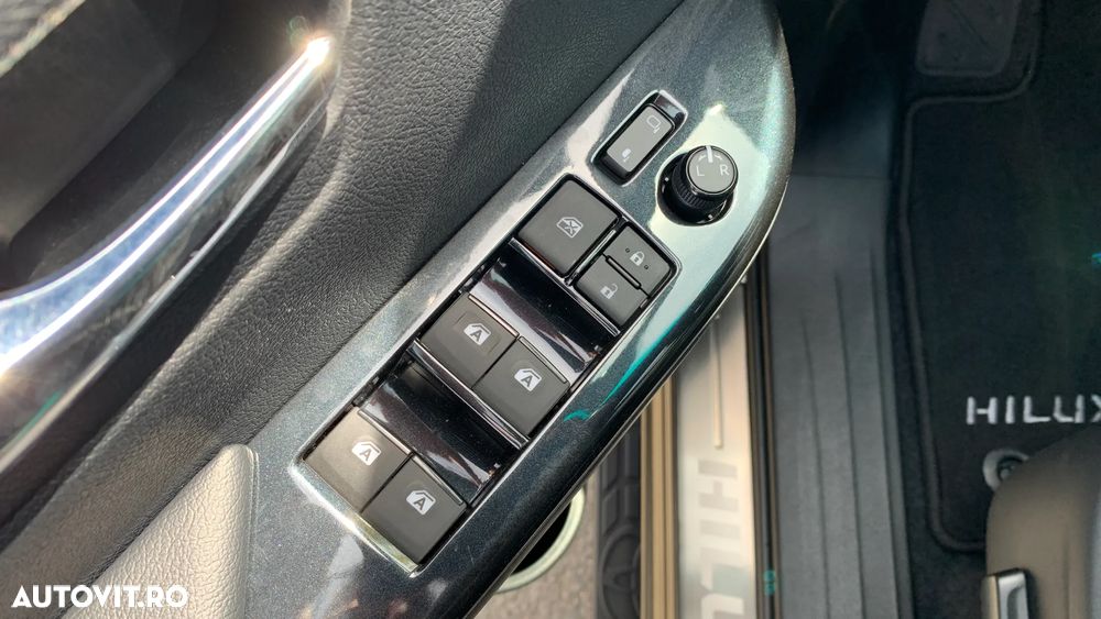 Toyota Hilux - 25