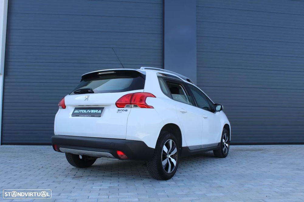 Peugeot 2008 1.2 PureTech Allure - 4
