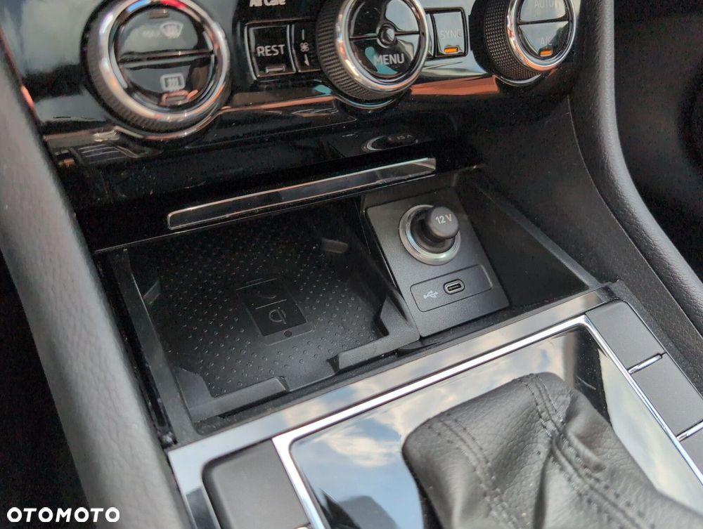 Skoda Superb 2.0 TDI SCR L&K DSG - 38