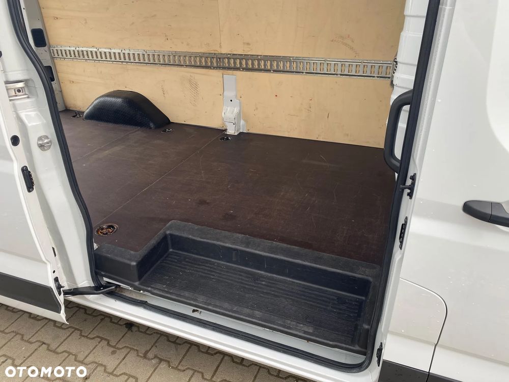 Maxus DELIVER 9 L2H2 - 22