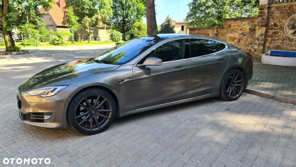 Tesla Model S - 16