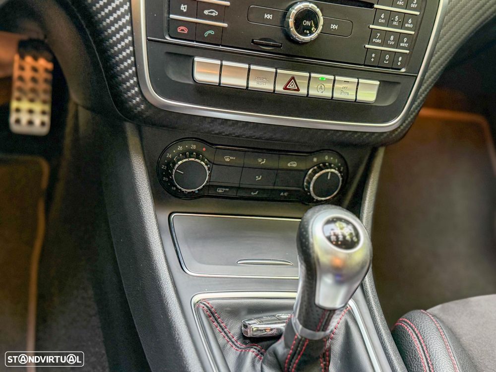 Mercedes-Benz A 180 d AMG Line - 13