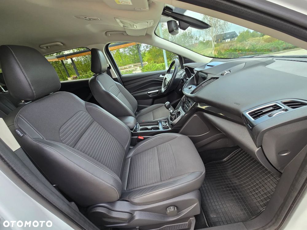 Ford Kuga 1.5 EcoBoost 2x4 Titanium - 10