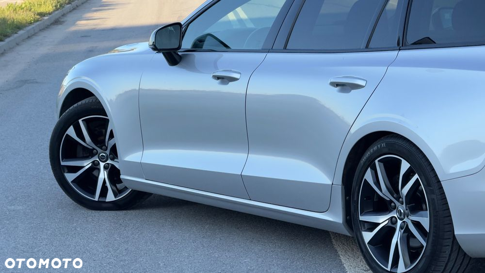 Volvo V60 D4 AWD Geartronic R-Design - 22