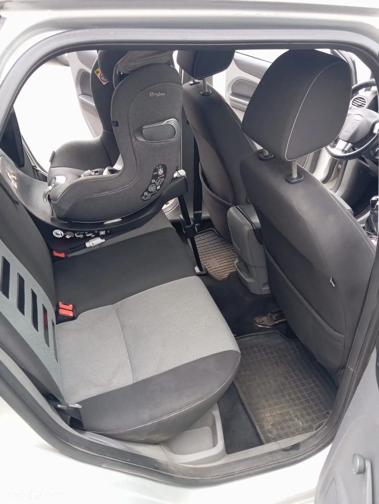 Ford Focus 1.8 TDCi Ghia - 9