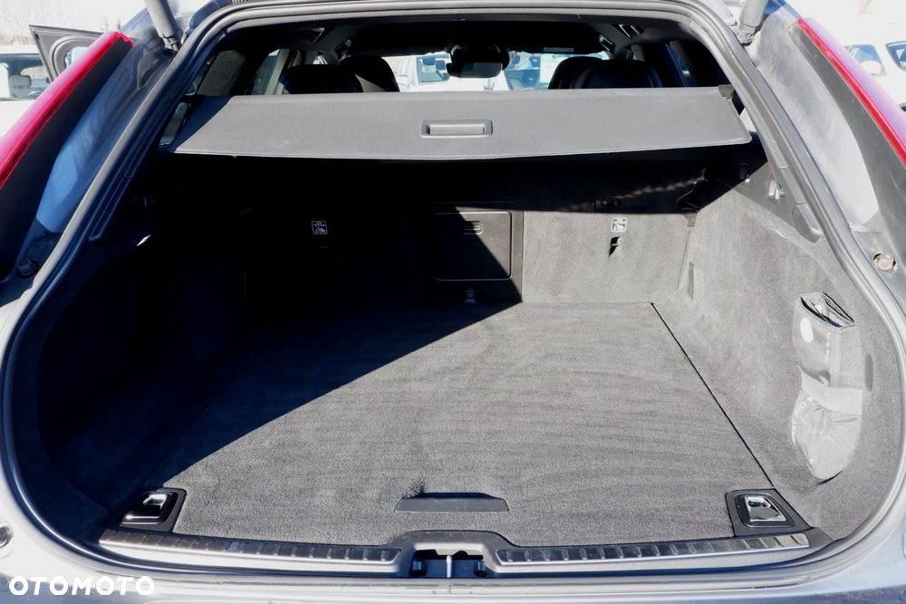 Volvo V90 T5 R-Design - 13