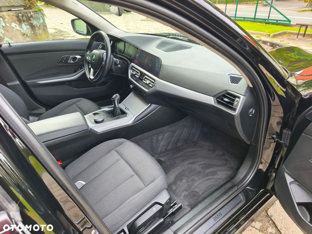 BMW Seria 3 318d Edition Luxury Line Purity - 18