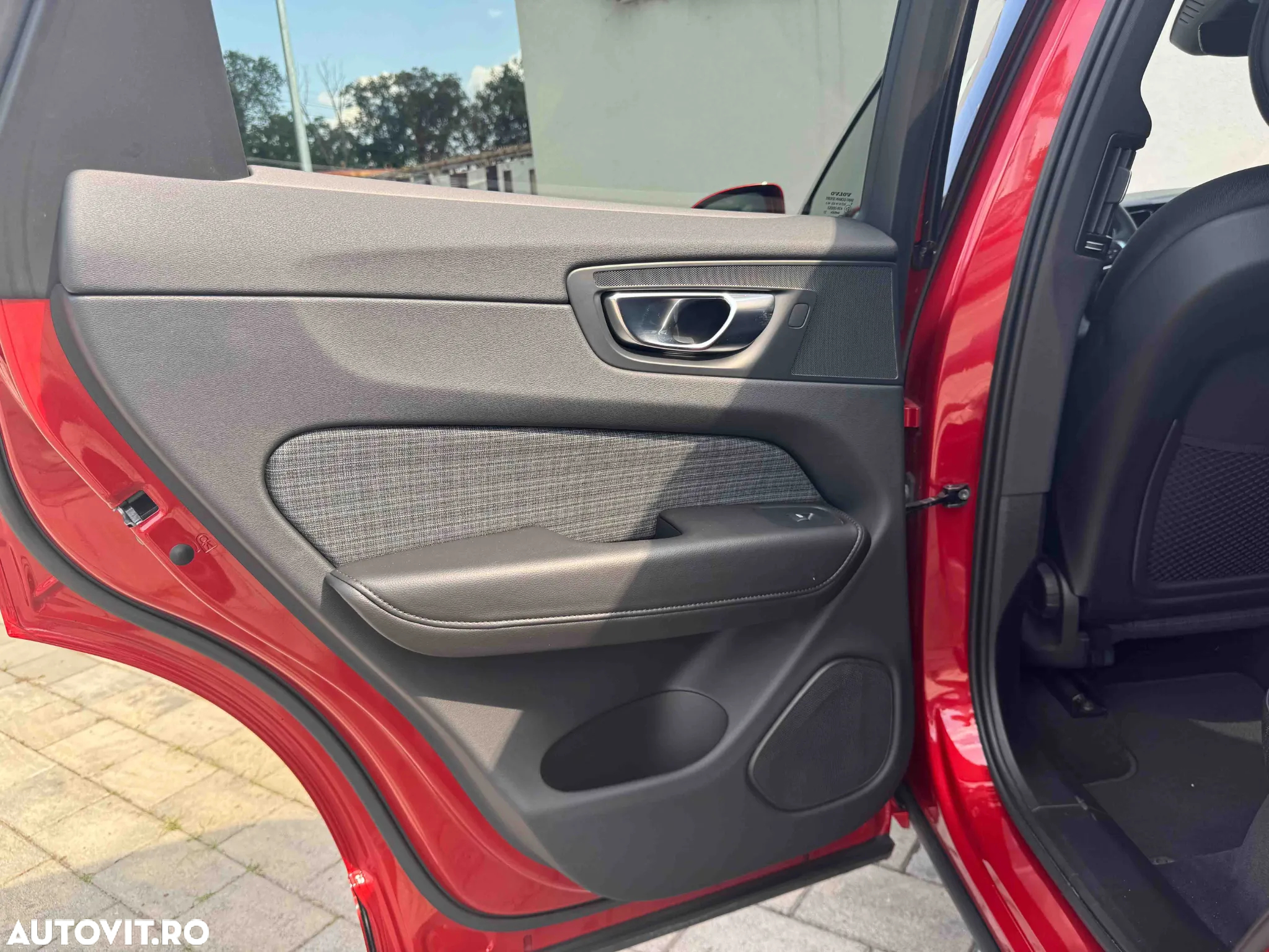Volvo XC 60 B4 MHEV AT AWD Core - 19