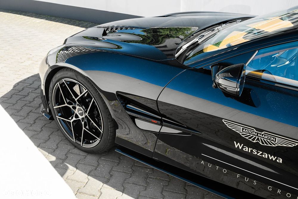 Aston Martin Vanquish - 11