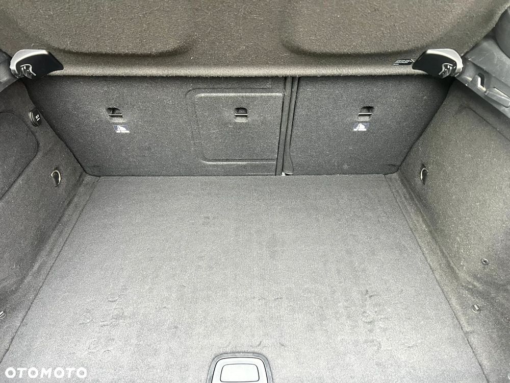 Mercedes-Benz GLA 200 AMG Line - 31