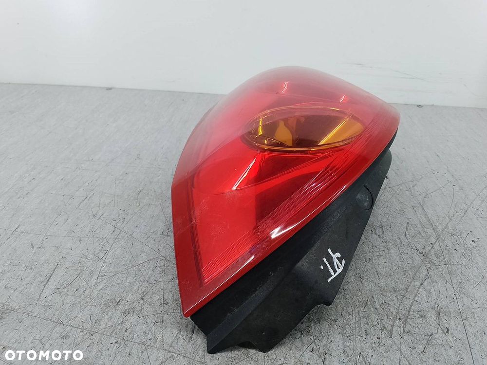 LAMPA TYLNA PRAWA NISSAN PRIMERA P12 ( 03-07 ) 89077085  26550AU40A 1.8 16V - 7