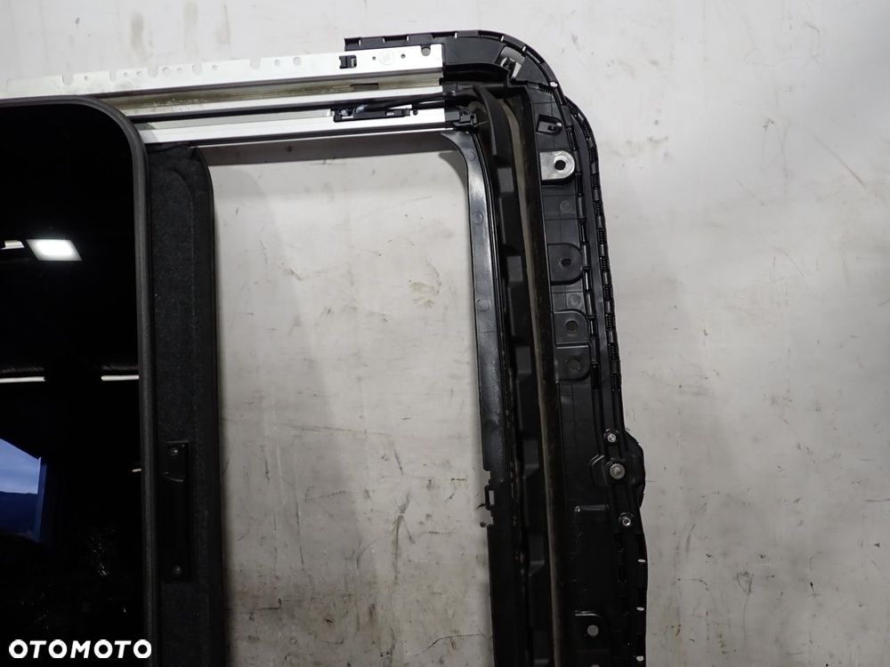 SZYBERDACH INFINITI M37X - 4