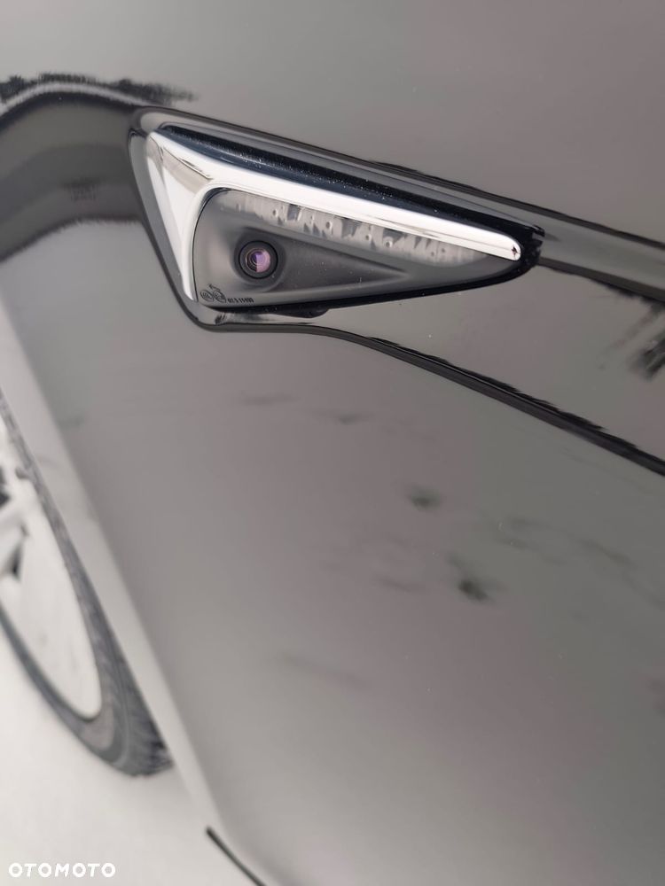 Tesla Model S - 32
