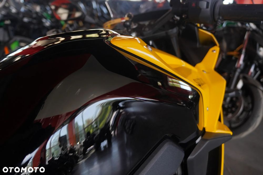 Suzuki GSX - 9