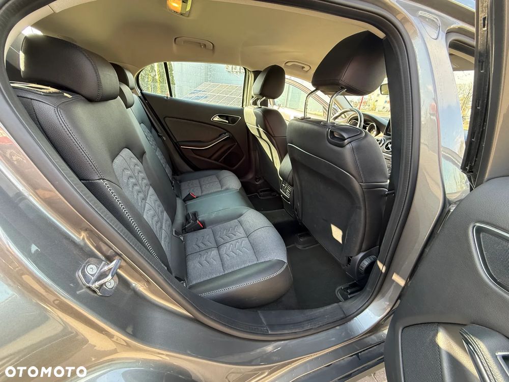 Mercedes-Benz GLA 180 7G-DCT Style - 14