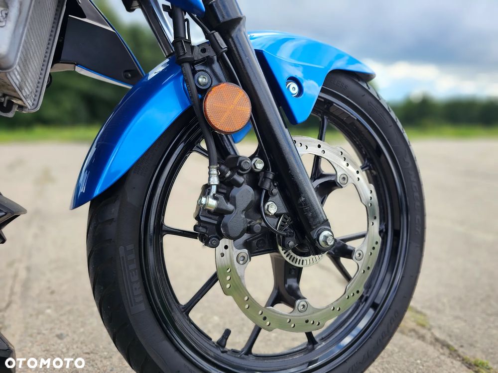 Suzuki GSX - 32