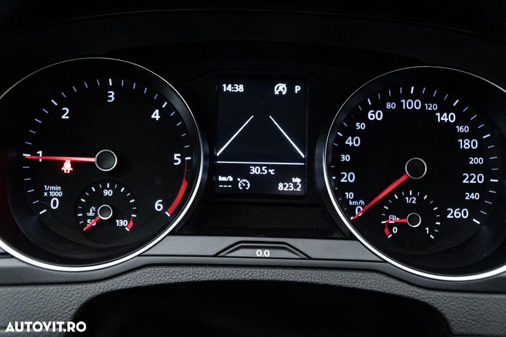 Volkswagen Passat 2.0 TDI DSG Comfortline - 34