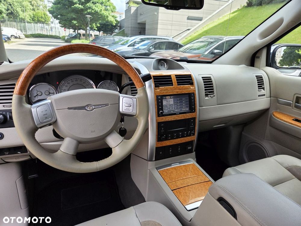 Chrysler Aspen - 34