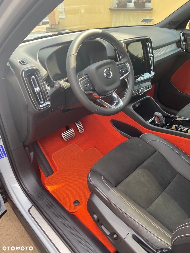 Volvo XC 40 T3 R-Design - 4