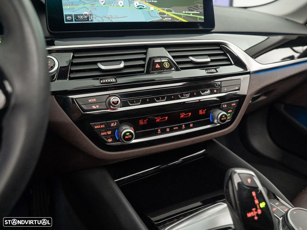 BMW 530 e - 29