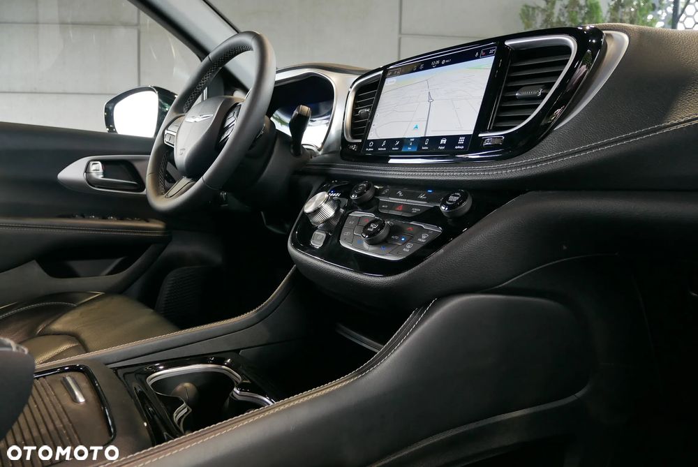 Chrysler Pacifica - 28