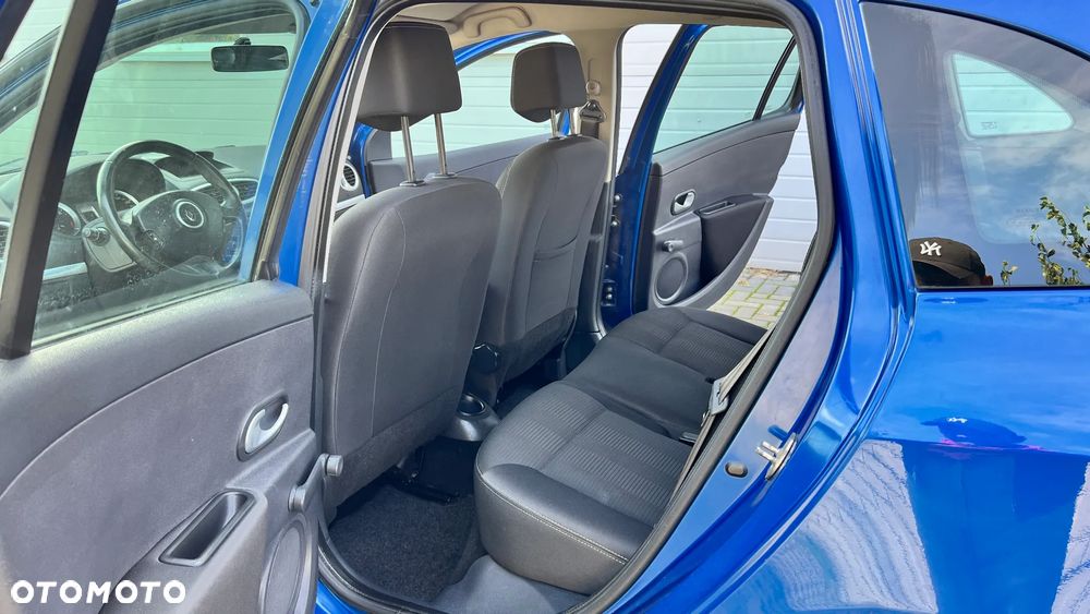 Renault Clio 1.2 16V 75 Collection - 19