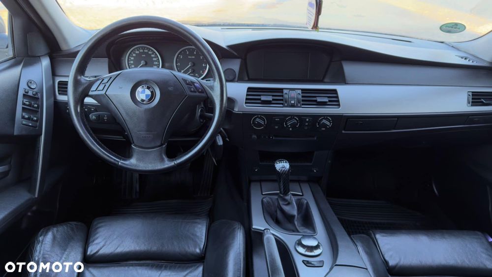 BMW Seria 5 520i - 28