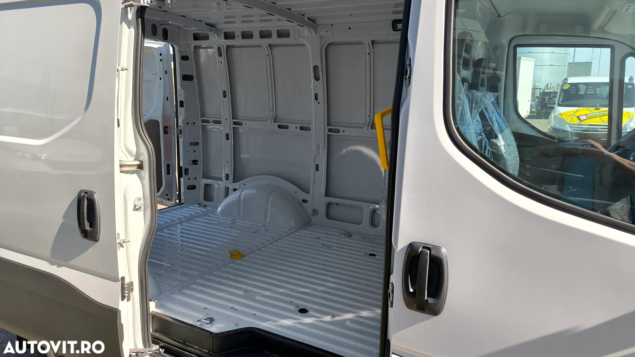 Iveco Iveco Daily - furgon 35S12V - 7mc - 8