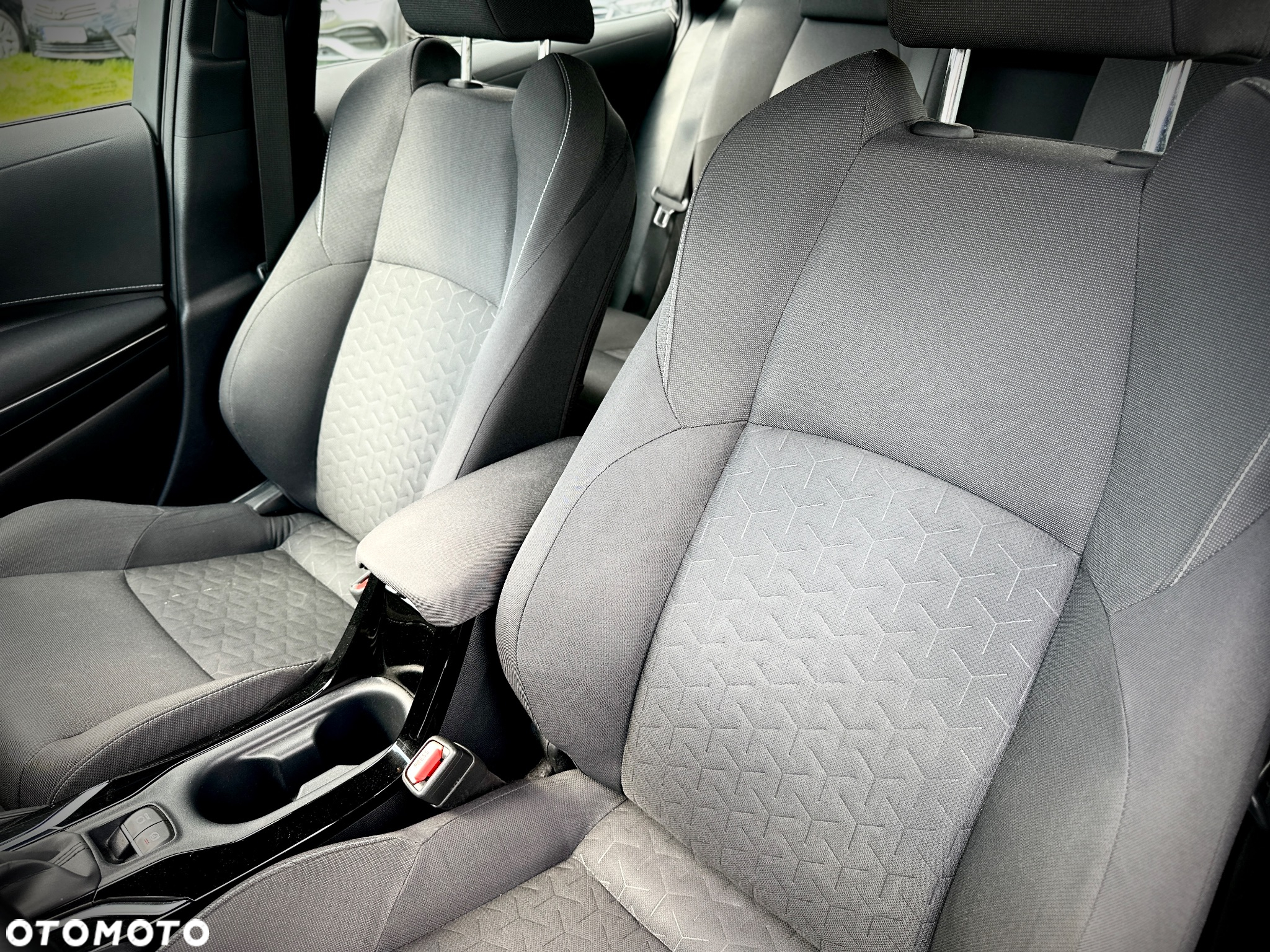 Toyota Corolla 1.8 Hybrid Comfort - 29