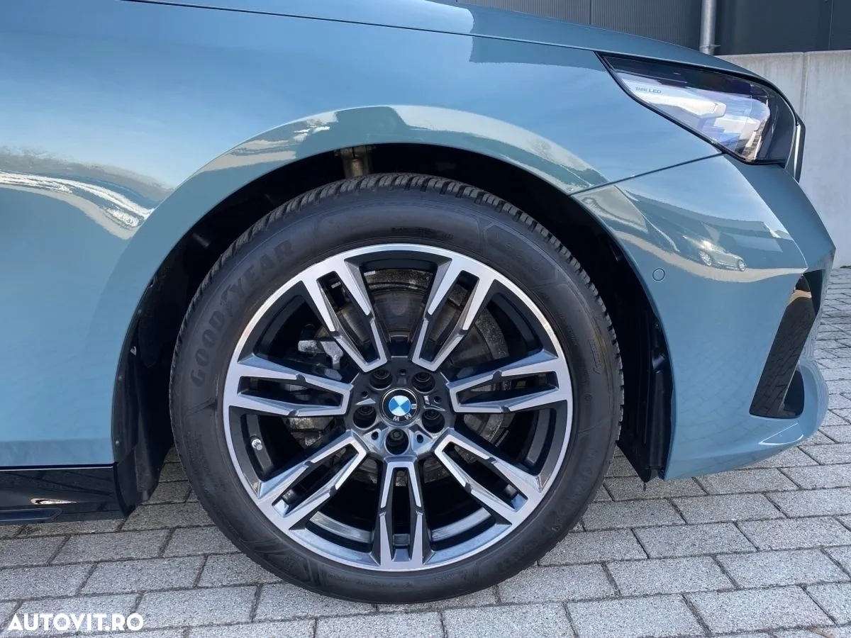 BMW Seria 5 520i AT MHEV - 13