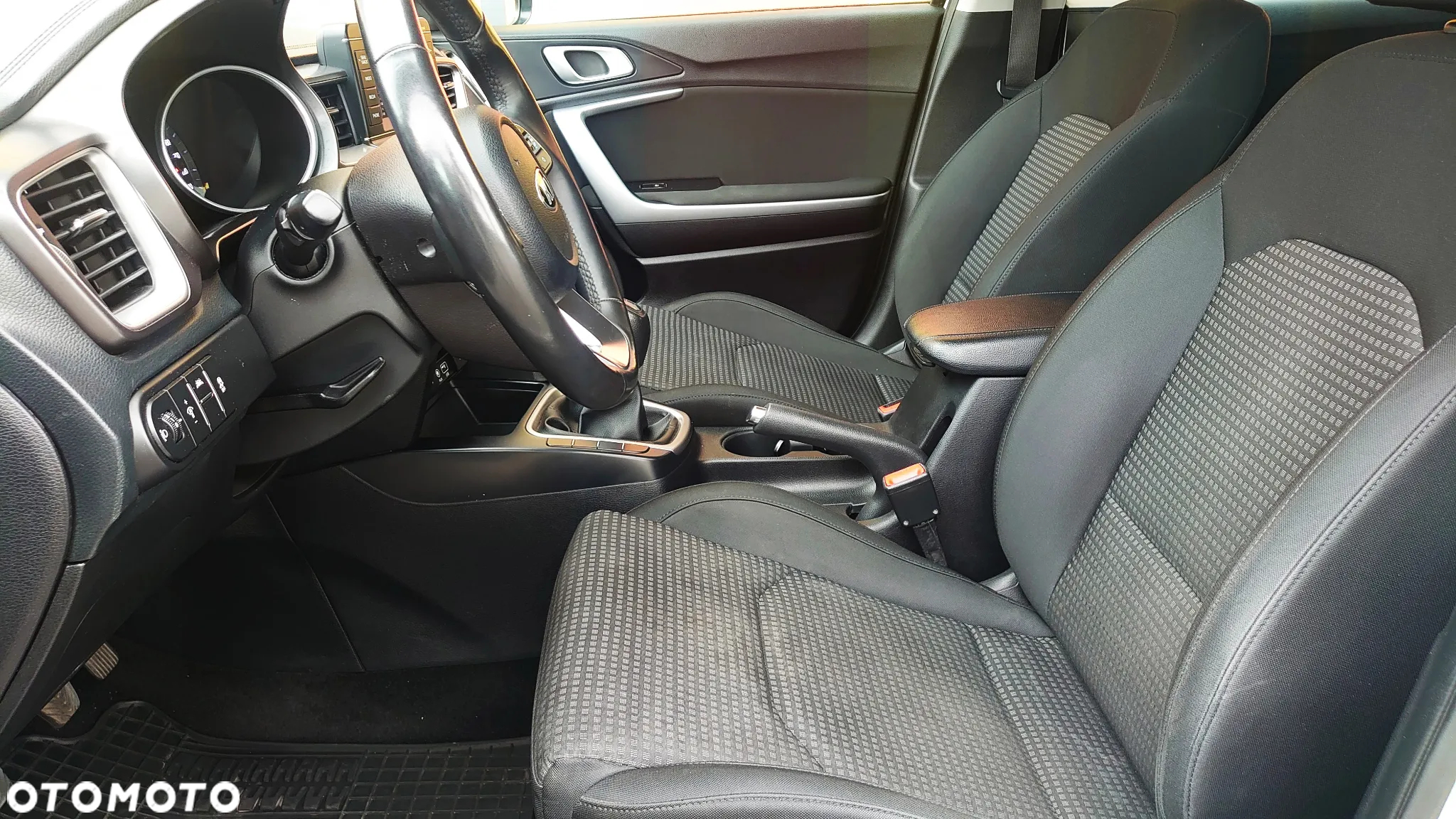 Kia Ceed 1.4 L - 9